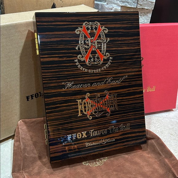 PROMETHEUS FFOX TAUROS THE BULL cigar humidor 2020 Limited Edition Fuente Opus X - Picture 3 of 12